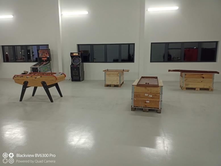 Location de jeux en bois, flipper, baby foot.