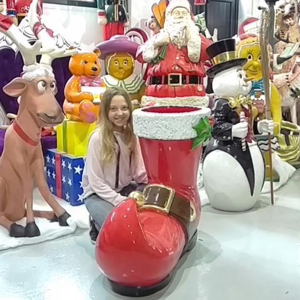 Location botte pere Noël géante décoration de vitrine